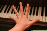 Làm sao để xòe rộng ngón tay khi chơi đàn Piano