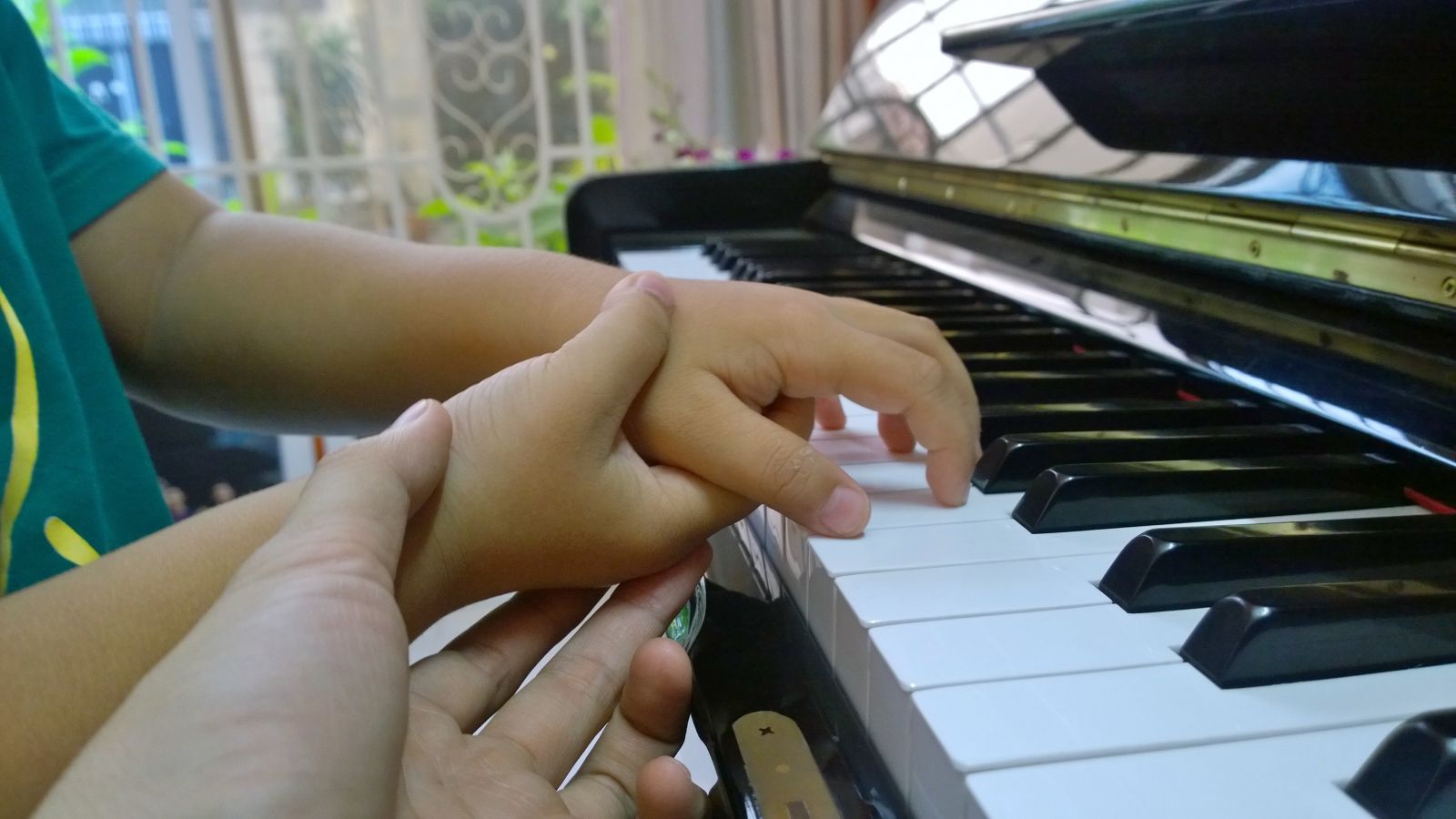 NÊN HỌC ĐÀN PIANO ONLINE HAY HỌC ĐÀN PIANO TRỰC TIẾP